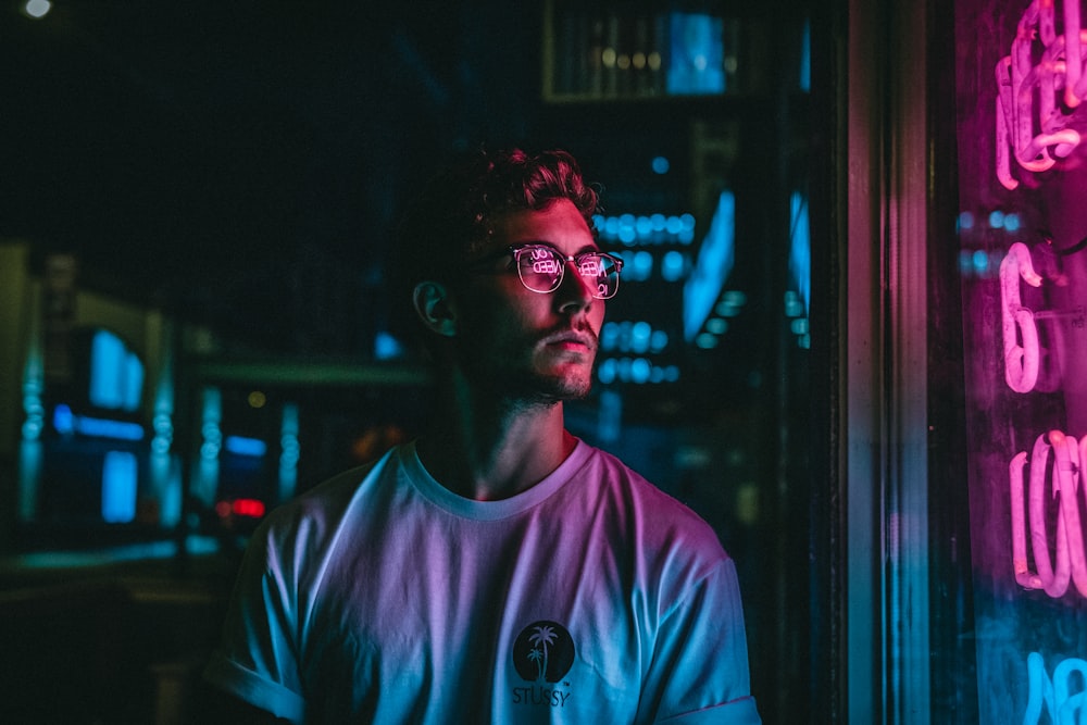 Retratos nocturnos / Neón en Ibiza — ejemplo 5